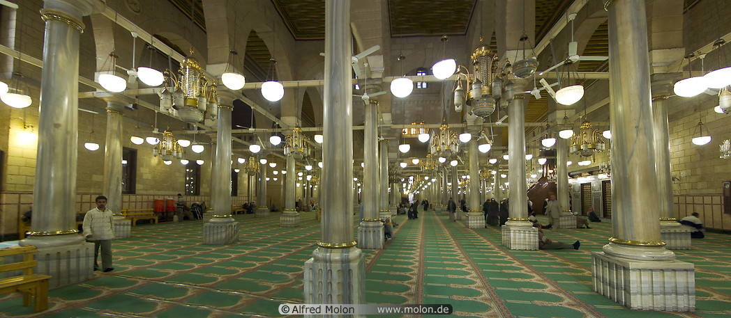 04 Sayyidna al Hussein mosque interior