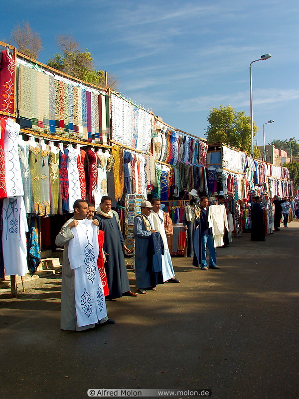 21 Street vendors