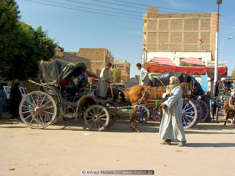 22 Street scene in Edfu