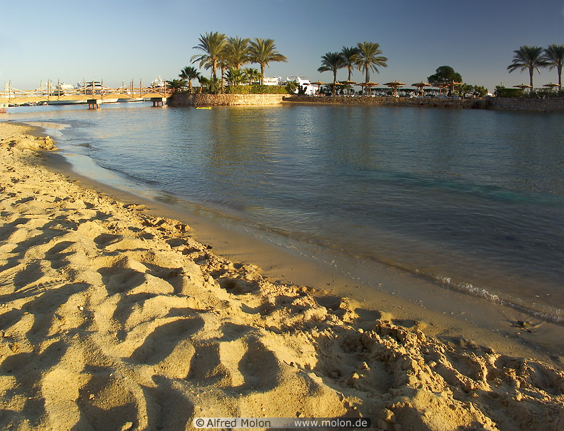 02 Red sea beach at sunset