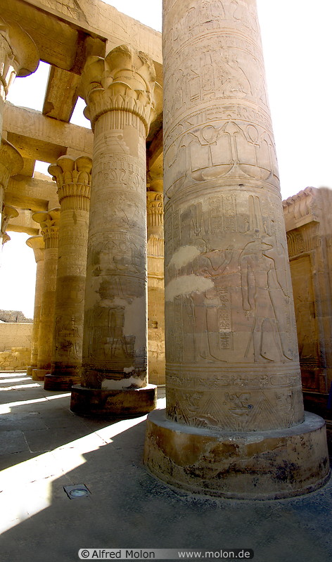 11 Hypostyle hall with columns