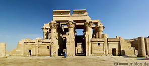 08 Front view of the temple with main entrance