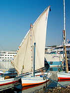 02 Felucca and tourist boats