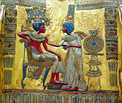 15 Tutankhamun and his wife