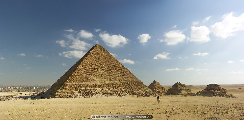 16 Mykerinos pyramid
