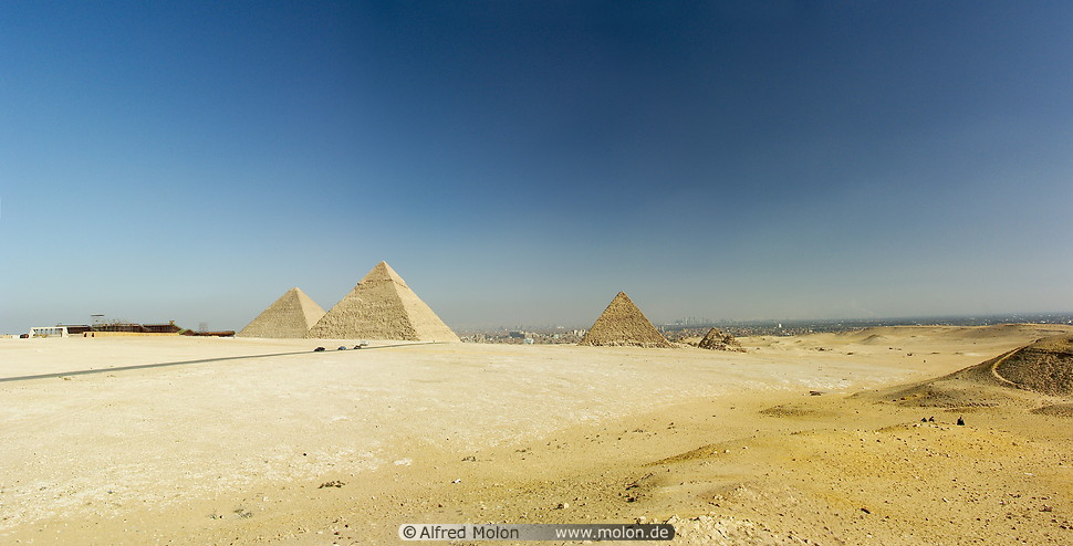 22 Panorama view of the Giza pyramids