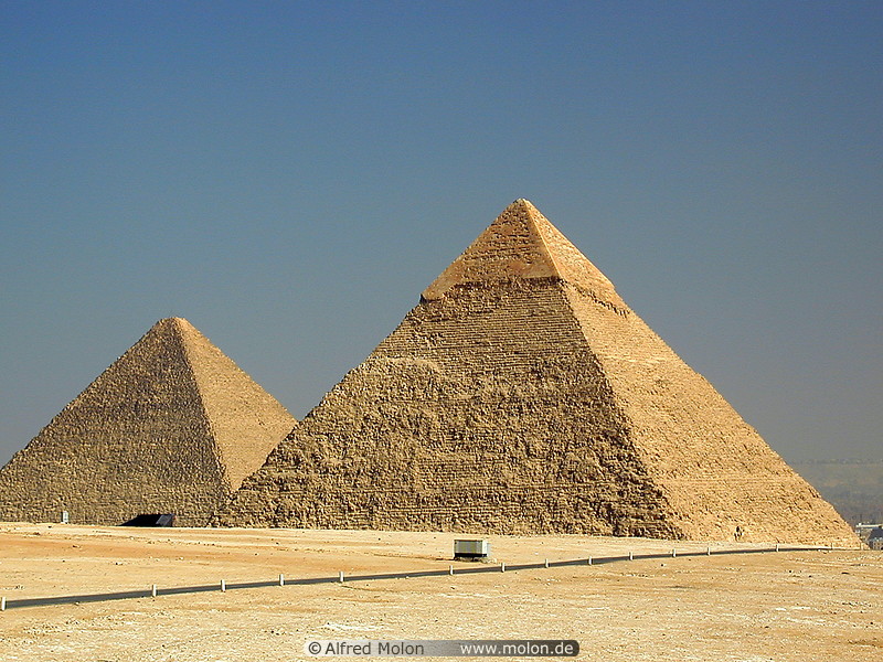 23 Cheops and Chephren Pyramids