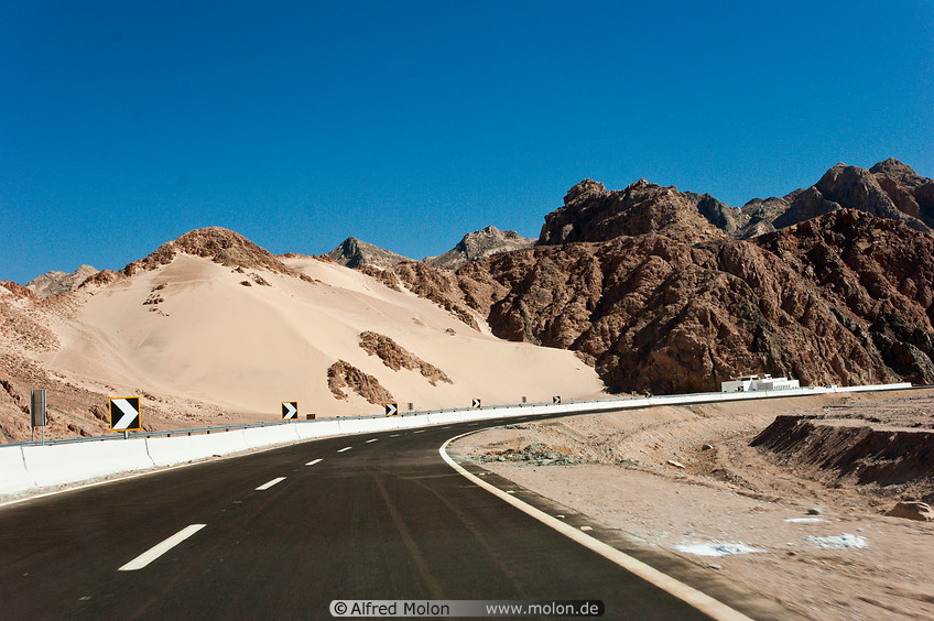 02 Road through the desert