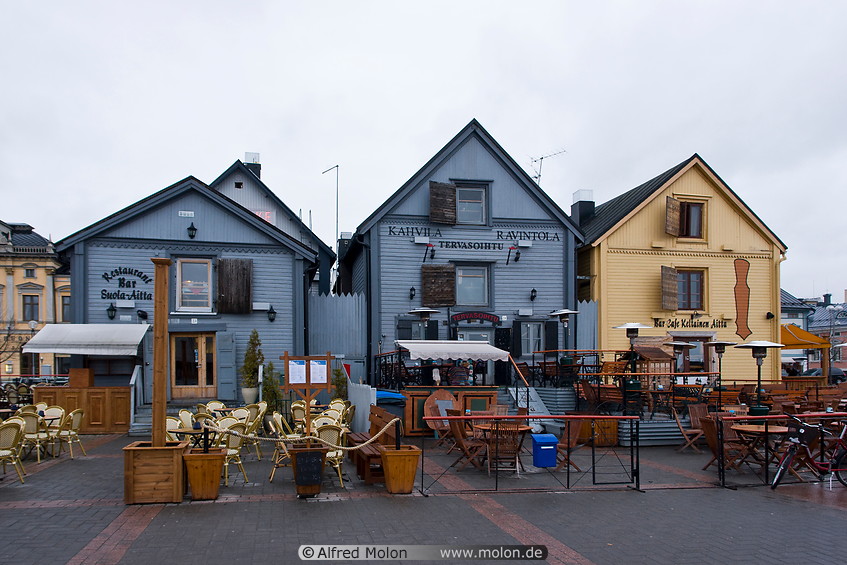 16 Restaurants in wooden houses on market square