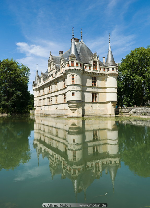 14 Azay le Rideau castle reflecting in Indre river