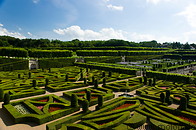 18 Love garden with hedges