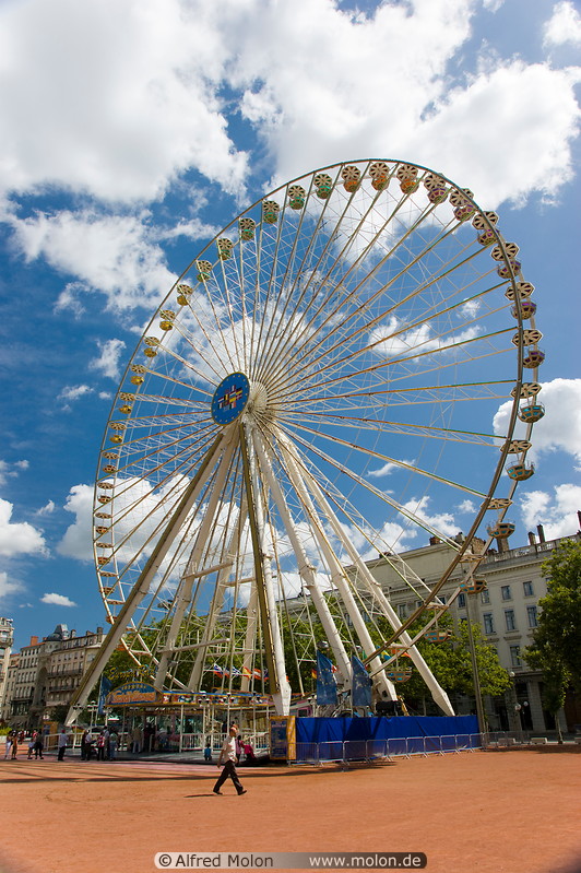 10 Panoramic Ferris wheel