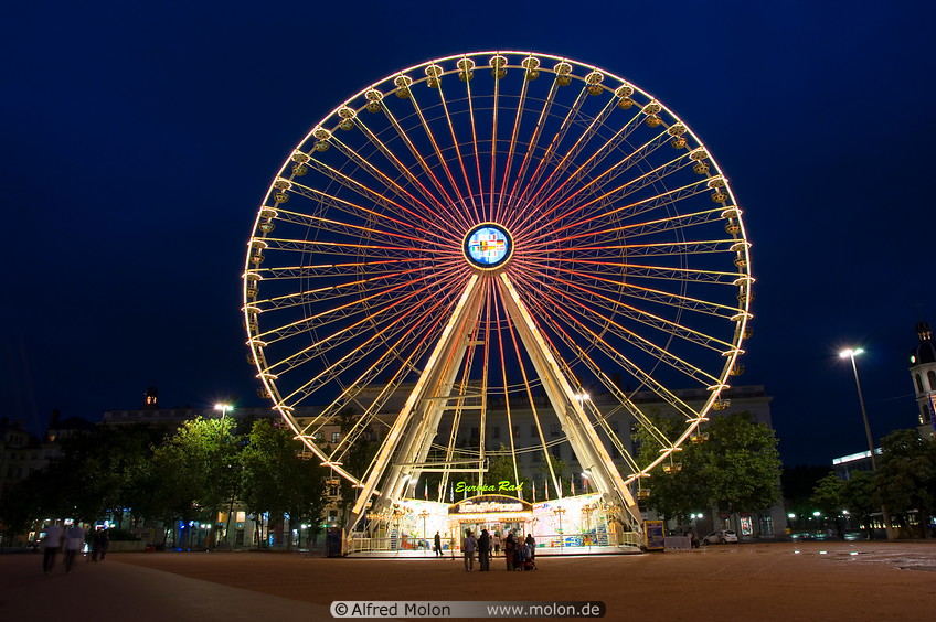 18 Panoramic Ferris wheel at night