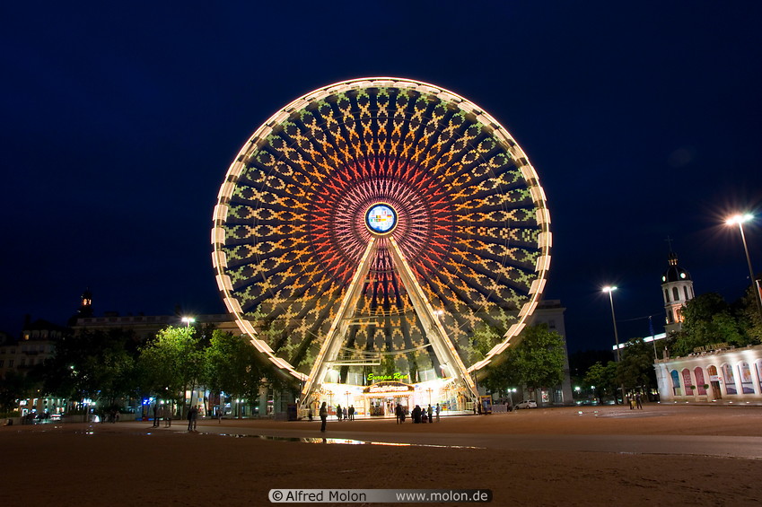 20 Panoramic Ferris wheel at night
