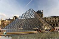 08 Louvre glass pyramid