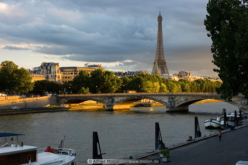 11 Pont des Invalides bridge and Eiffel tower