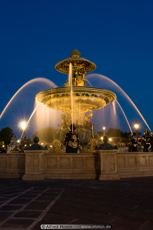 14 Fountain on Place Concorde at night