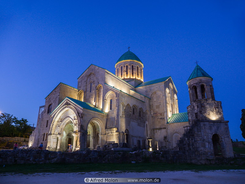 05 Bagrati cathedral at night