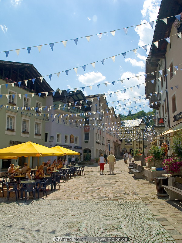 03 Pedestrian area with restaurant and white and blue flags