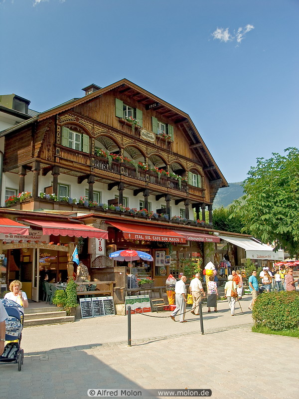 01 Traditional Bavarian house, shops and restaurant