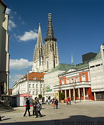 06 Square with shopping complex and cathedral