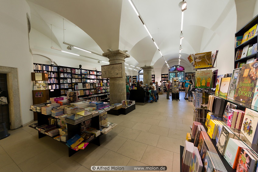 09 Bookshop