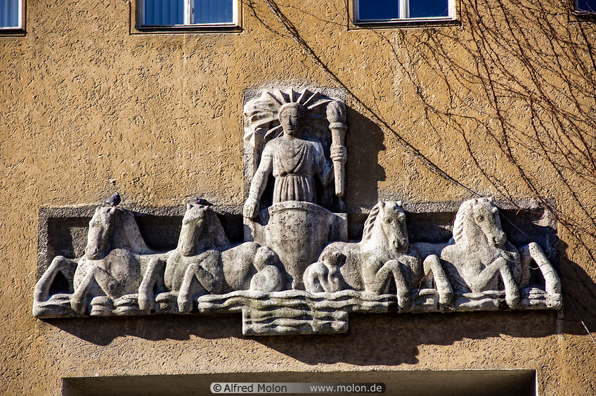 06 Deutsches Museum bas-relief