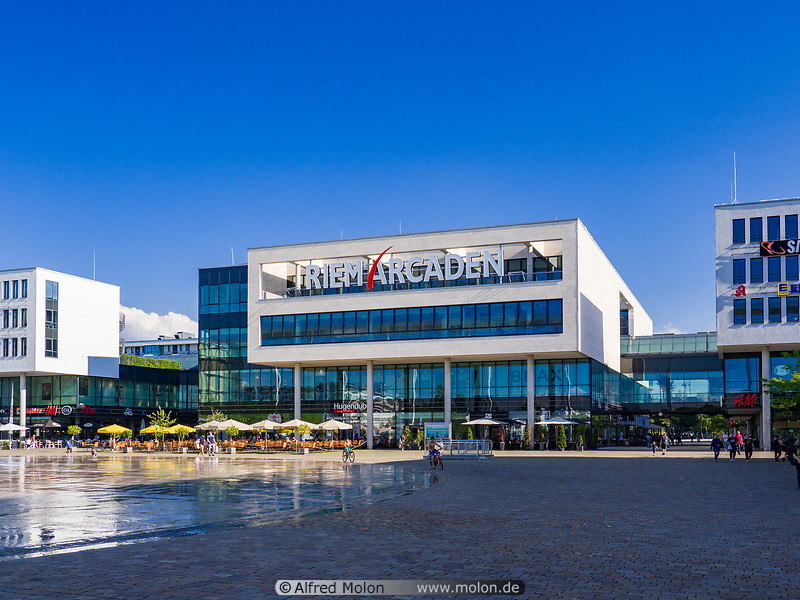 14 Riem Arcaden shopping mall