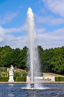 04 Jet fountain and pond