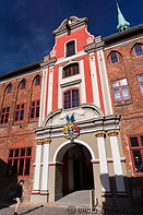20 Townhall facade and gate