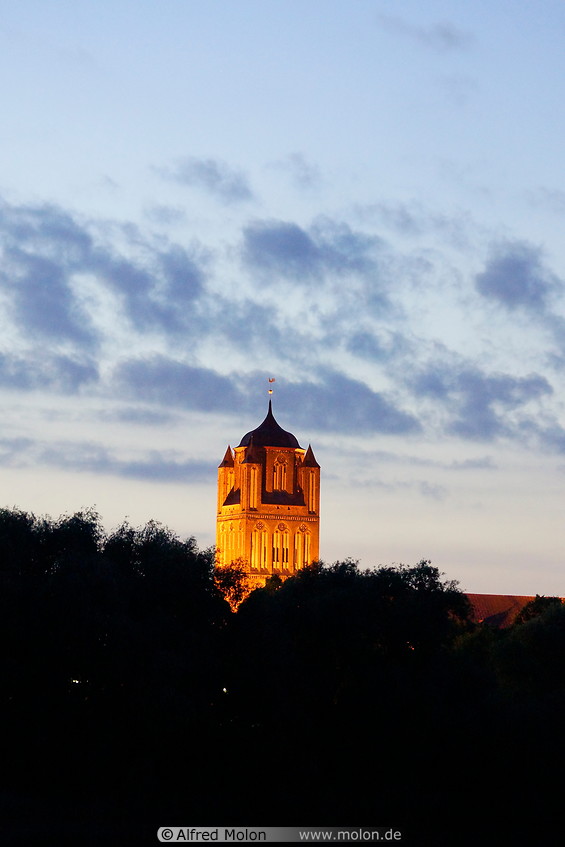 09 St Jacob church tower at night