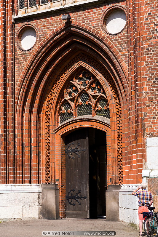 13 St Mary church portal