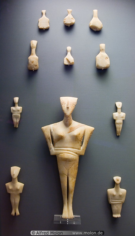 07 Marble female figurines with folded arms - Cycladic period