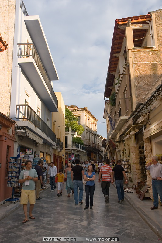 04 Pedestrian area with shops