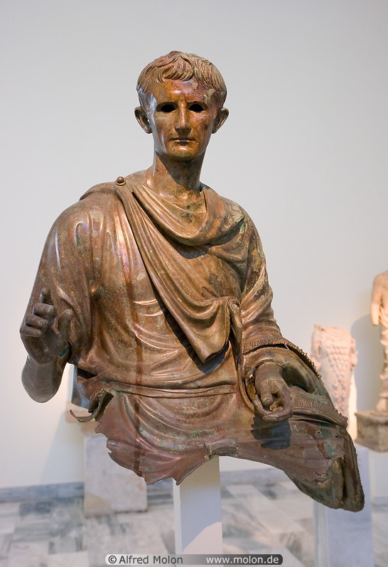 03 Bronze statue of emperor Augustus