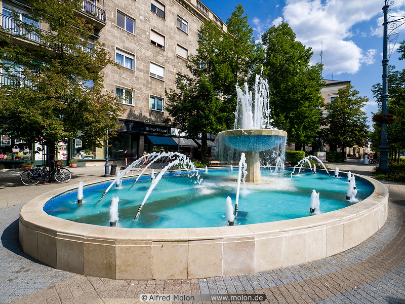 07 Fountain on Kossuth square