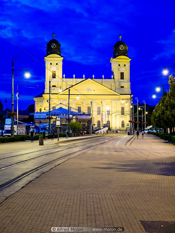 23 Reformed great church at night