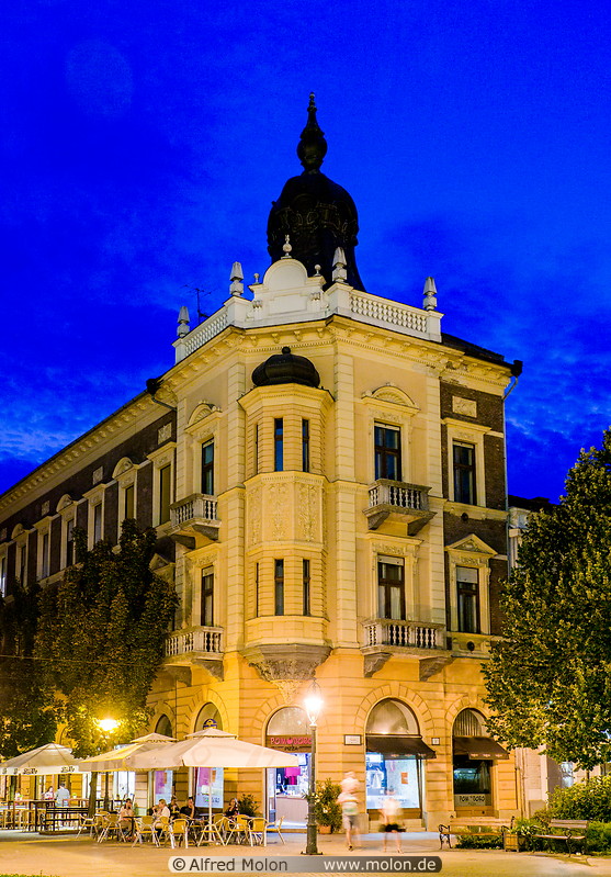 27 Neoclassical building
