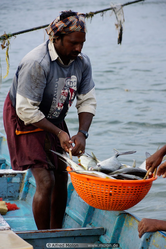 10 Fishermen unloading catch