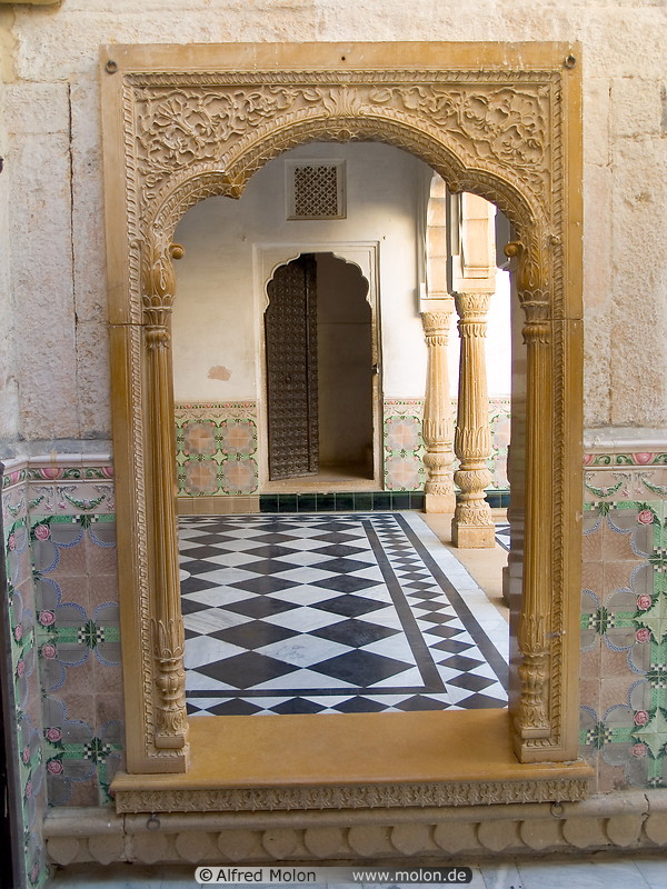 04 Palace interior