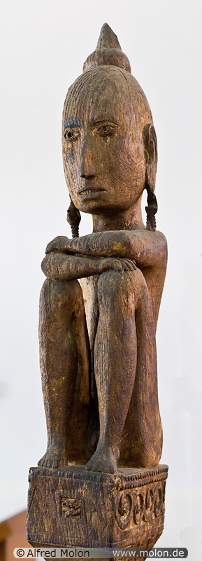 22 Wooden statue of ancestor