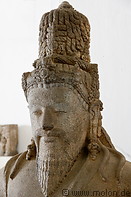 06 Head of statue