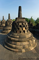 07 Bell-shaped stupas on upper level