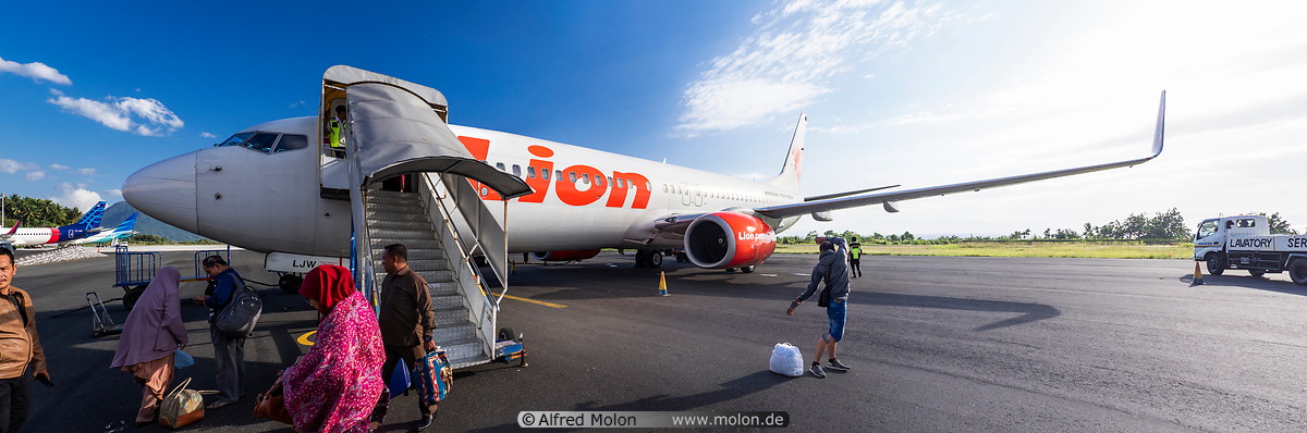 02 Lion air plane in Ternate airport