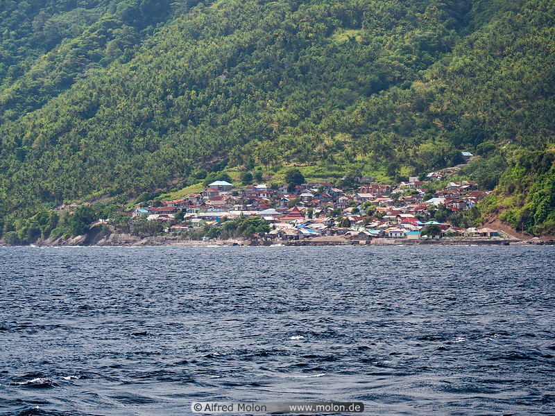 38 Village on Hiri island
