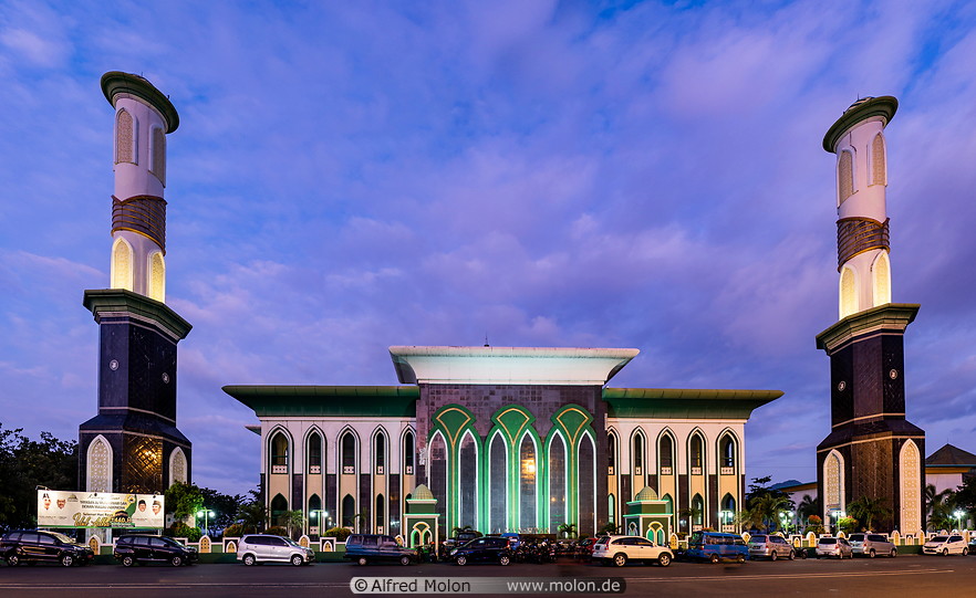 65 Raya Al Munawwar mosque