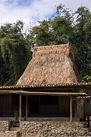 07 House with high thatch roof