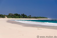 26 Ratenggaro beach