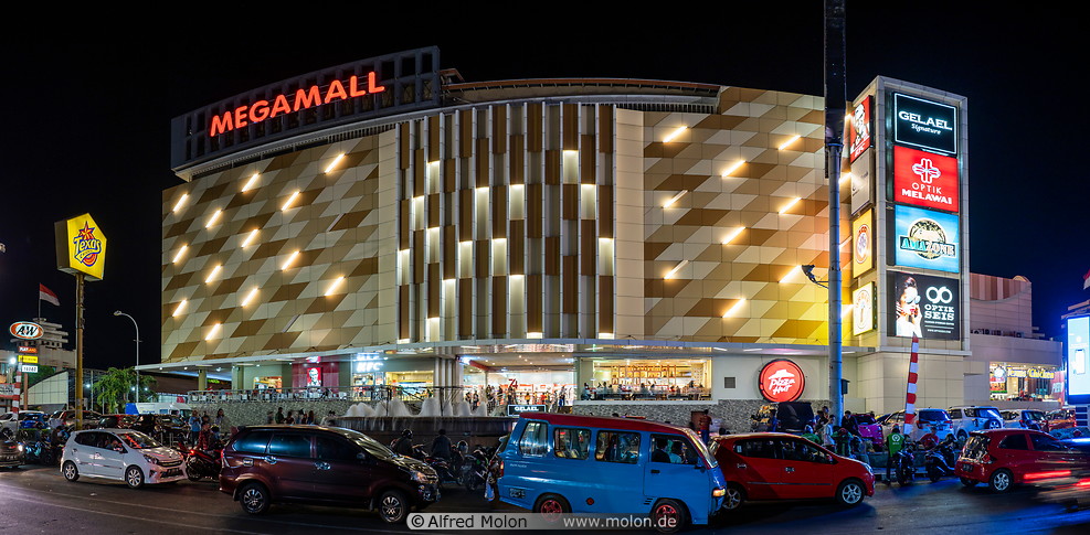 08 Megamall shopping mall