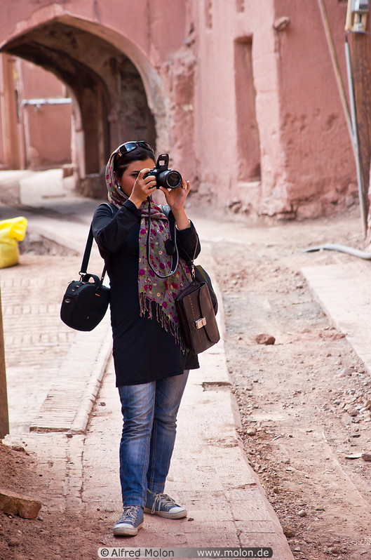 18 Iranian tourist taking photo